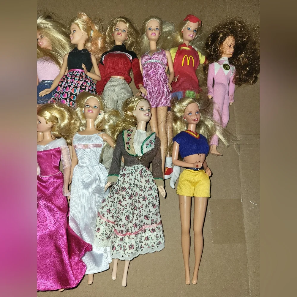 Barbies Set - Picture 3 of 3